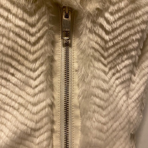 GUESS Womens Piper Faux Fur Vest - Picture 4 of 15